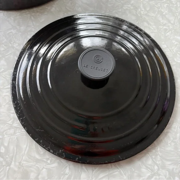 Le Creuset #26 5.5 qt black glossy Dutch oven in almost perfect condition - Picture 8 of 8